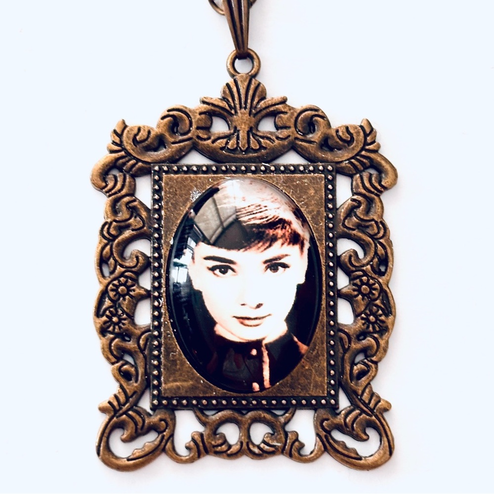 Audrey Hepburn Victorian Style Necklace, NWT